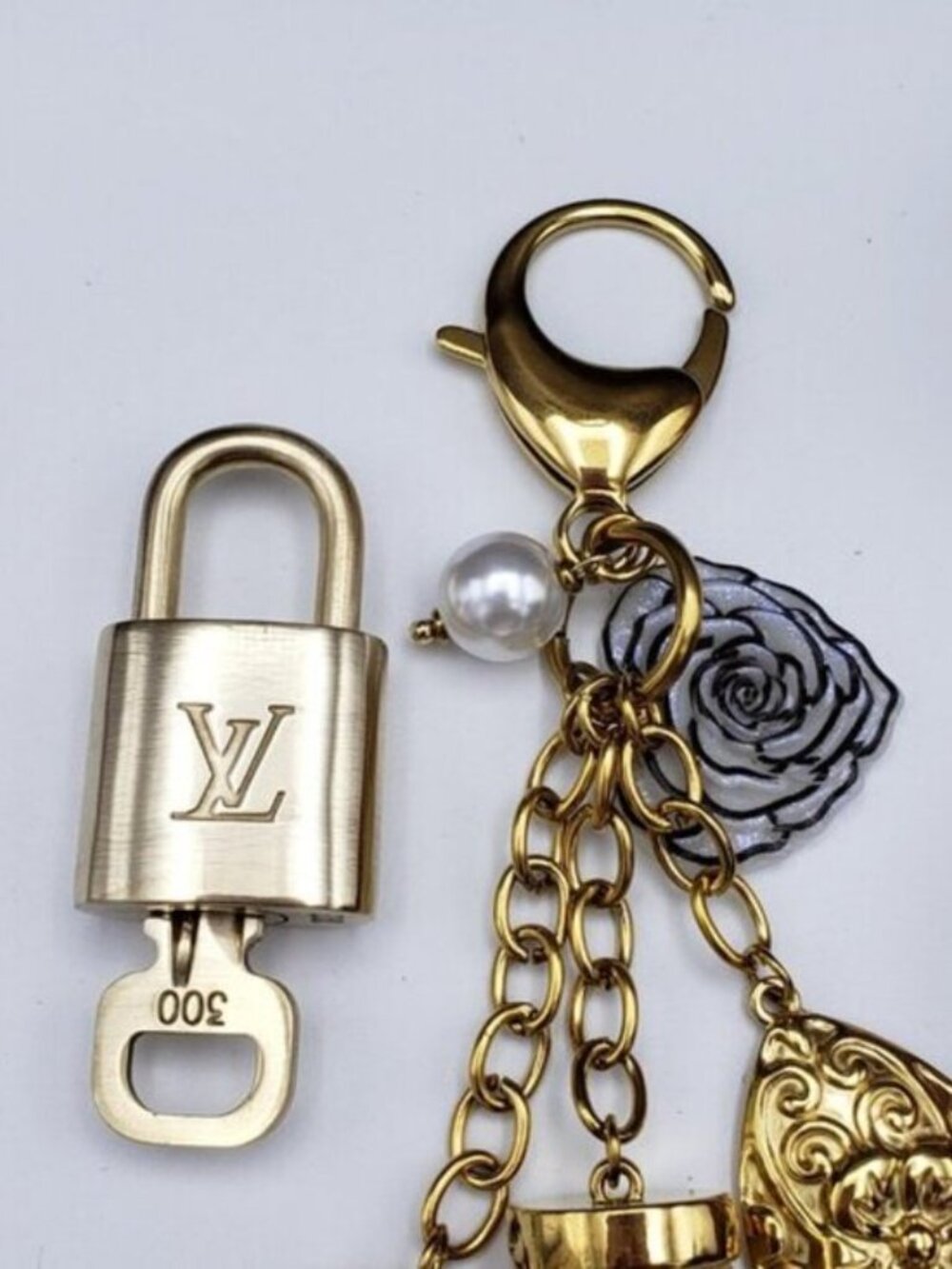 Authentic Louis Vuitton Luggage Nametag and Gold Padlock with Unbranded Keycharm - Picture 11 of 14